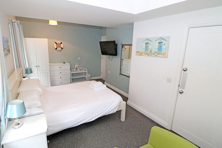 Room 8 of 40