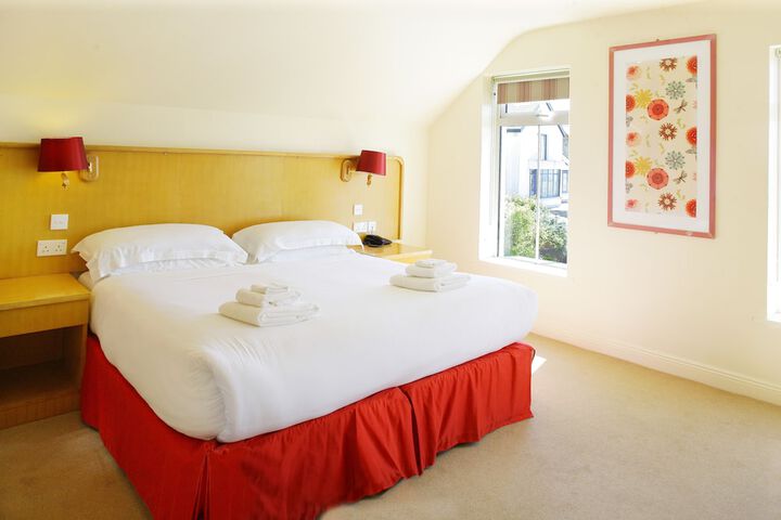 Room 4 of 27