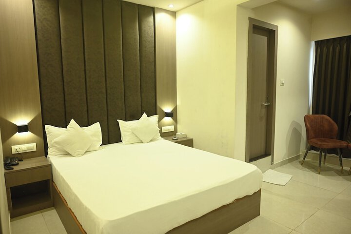 Room 26 of 38