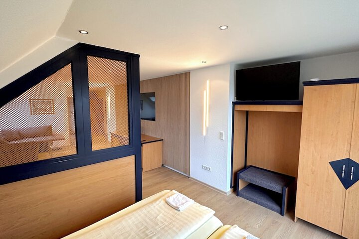 Room 8 of 19