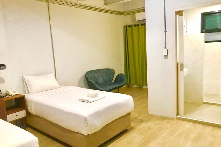 Room 28 of 49
