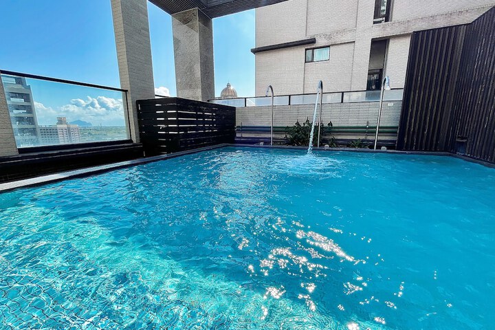 Pool 25 of 38