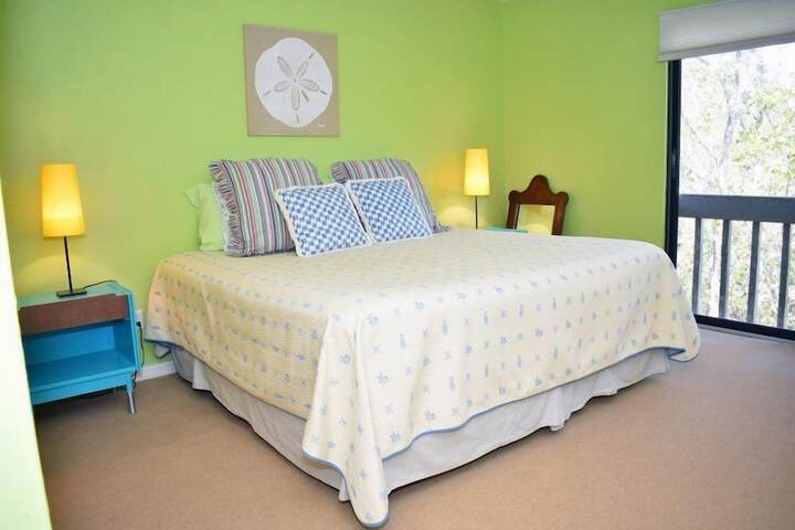Room 2 of 33
