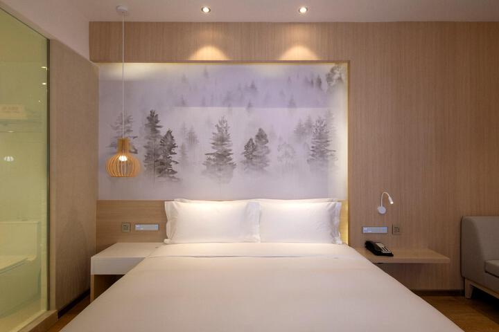 Room 8 of 23