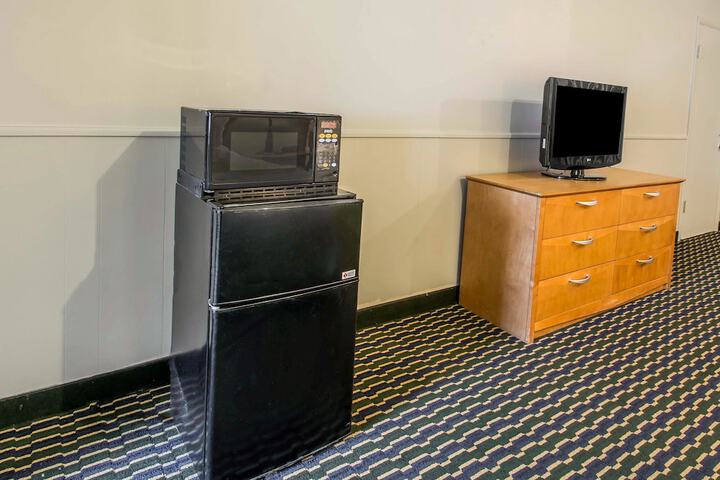 Suite King Bed Pet Friendly (2 of 21)