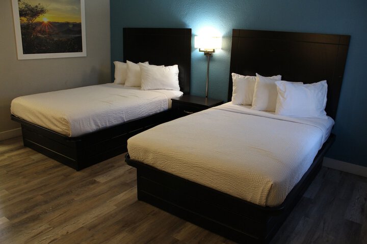 2 Double Beds (8 of 16)