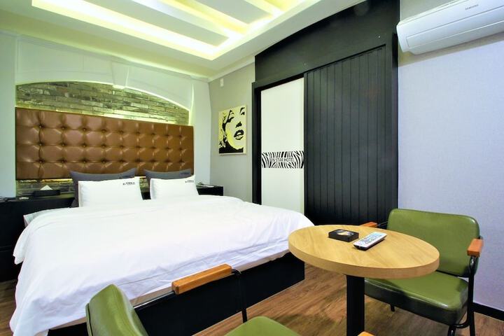 Room 8 of 49
