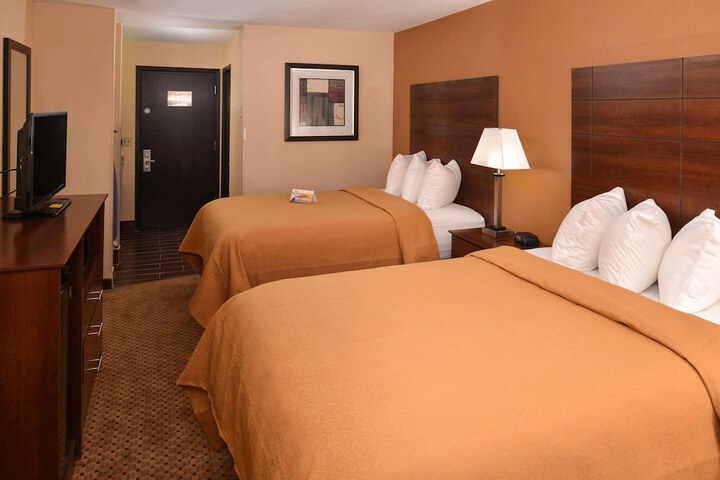 2 Double Beds (7 of 7)