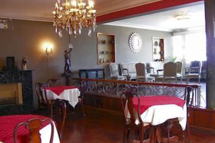 Dining 7 of 43