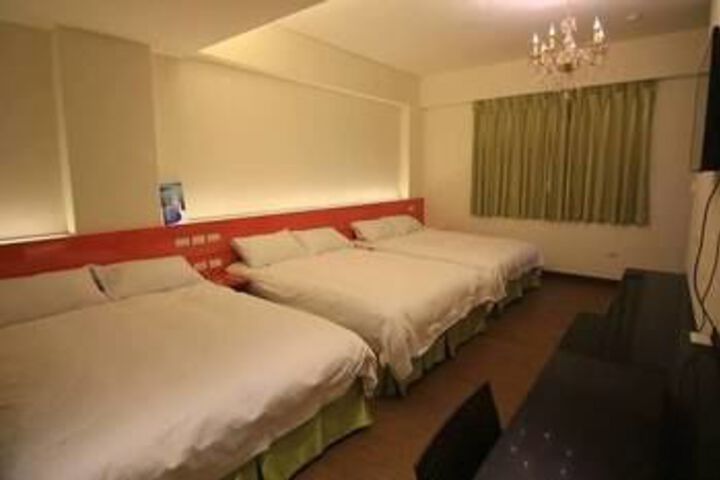 Room 10 of 26