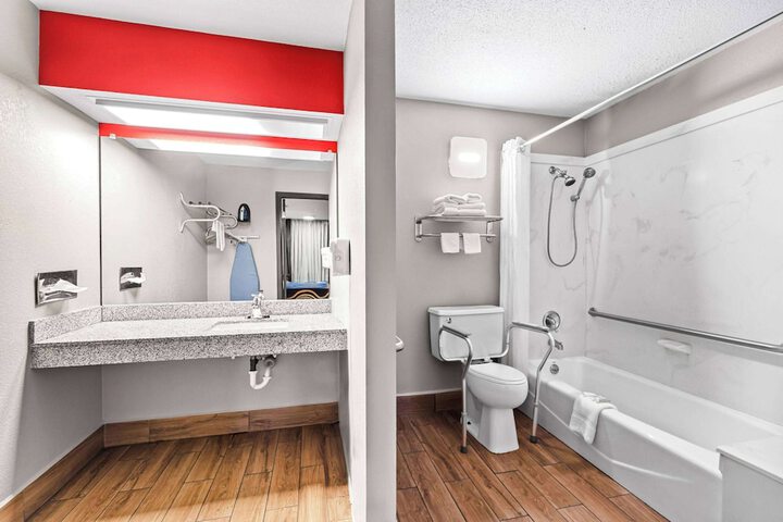 1 King Bed Mobility Accessible (34 of 36)