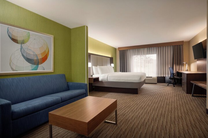 Room 12 of 40