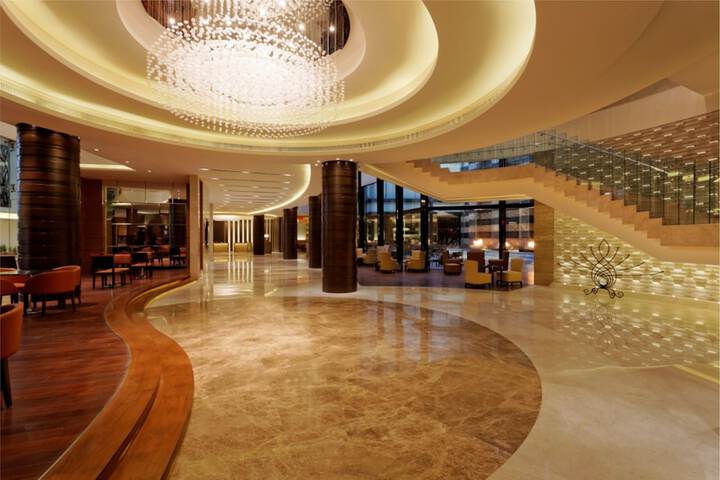 Entrance & Lobby