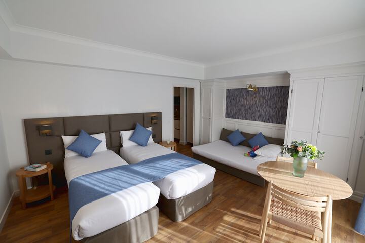 Room 15 of 77