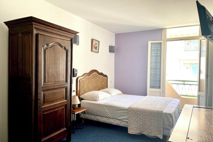 Room 12 of 80