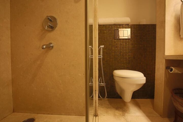 Room 4 of 40