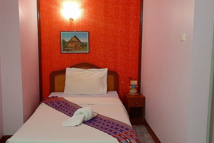 Room 28 of 66