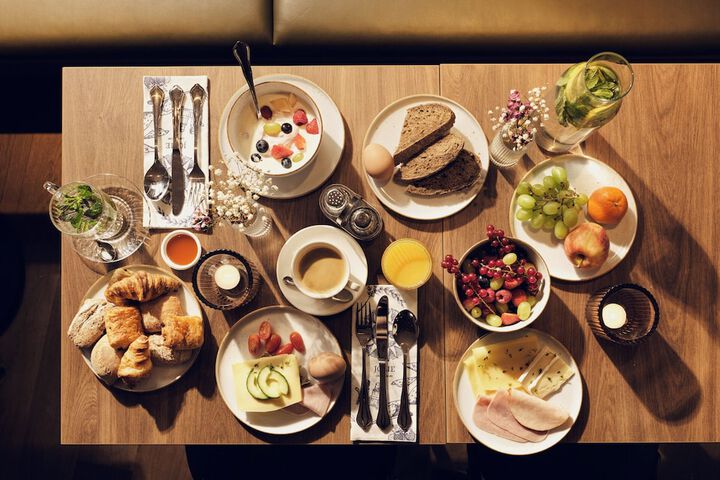 Dining 42 of 56