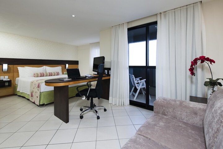 Room 4 of 63