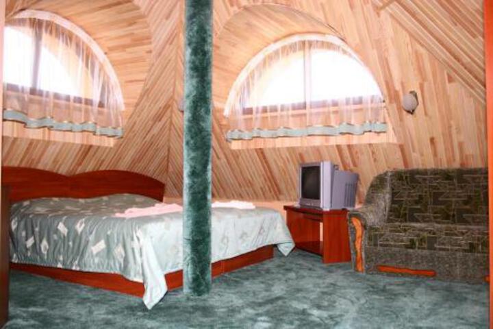 Room 4 of 36