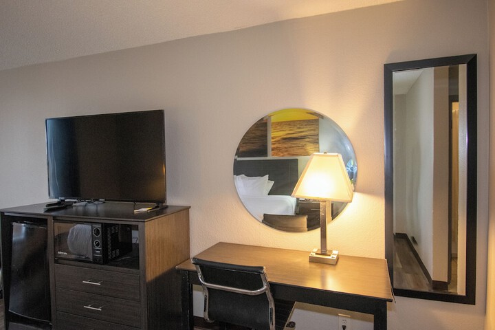 Room 5 of 12