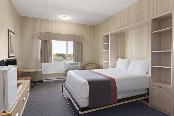 Room 9 of 24