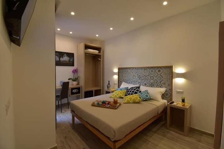 Room 11 of 25