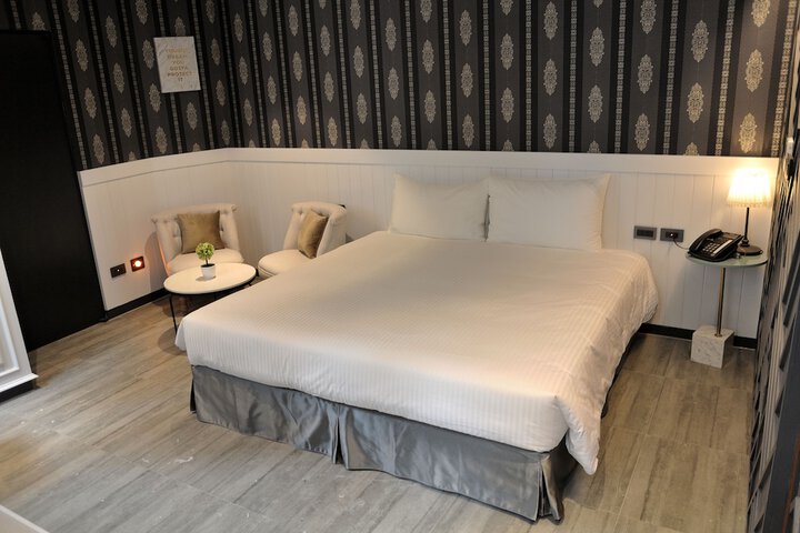 Room 80 of 119