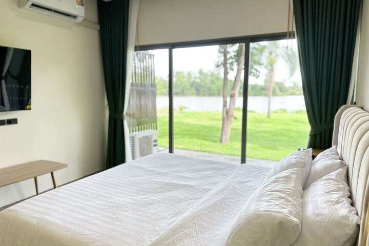 Room 5 of 68
