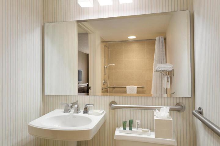 Double Accessible King Size Bed (3 of 7)