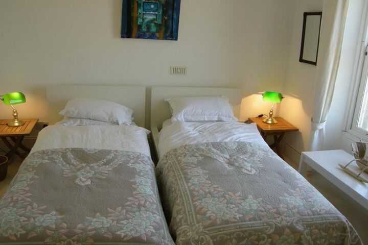 Room 10 of 11