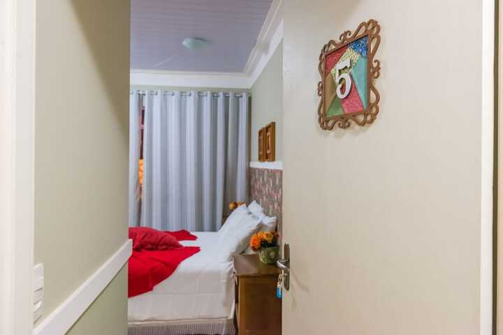 Room 18 of 109