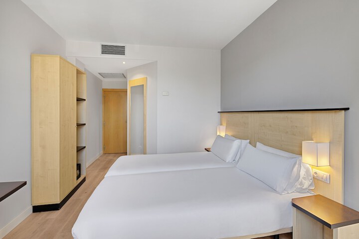 Room 25 of 39