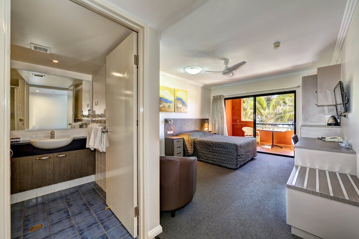 Room 3 of 34
