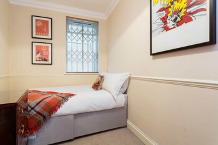 Room 10 of 15