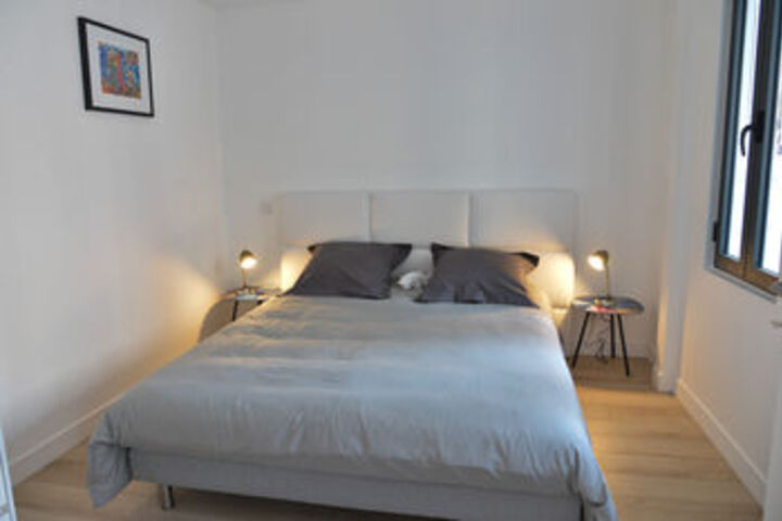Room 7 of 16