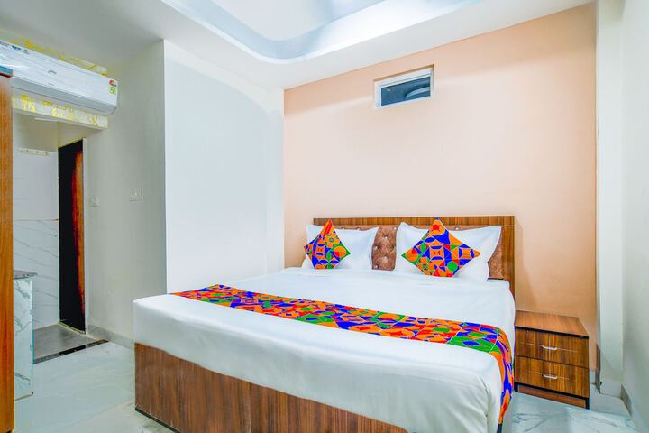 Room 10 of 25