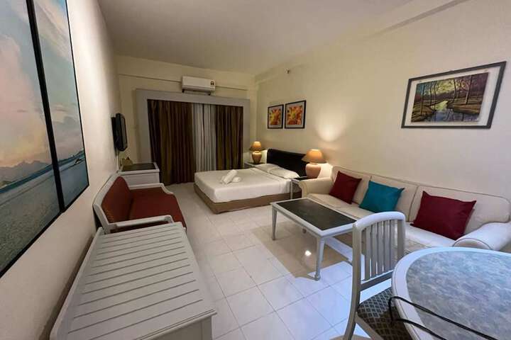 Room 11 of 650