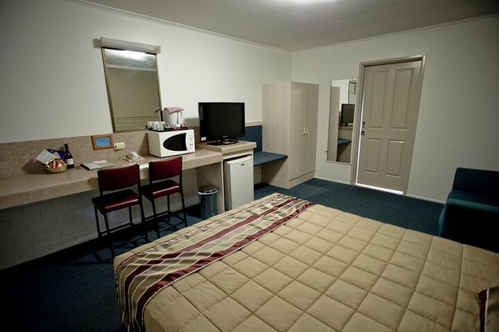 Room 9 of 35