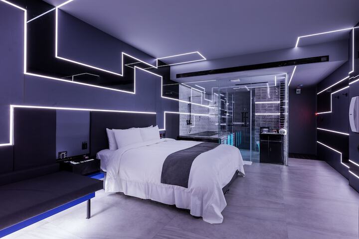 Room 8 of 99