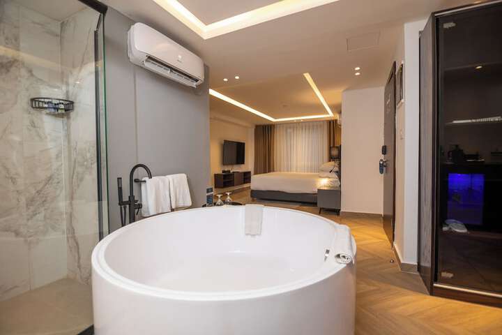 Room 7 of 34