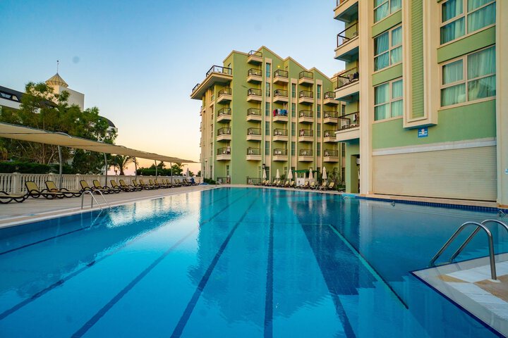 Pool Hotel