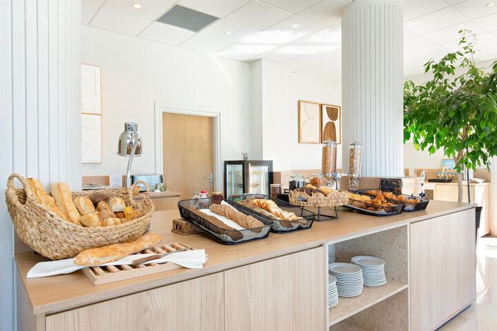 Breakfast/Coffee Service 80 of 111