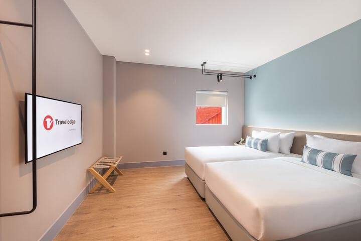 Room 33 of 72