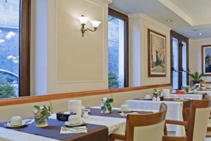Dining 33 of 60