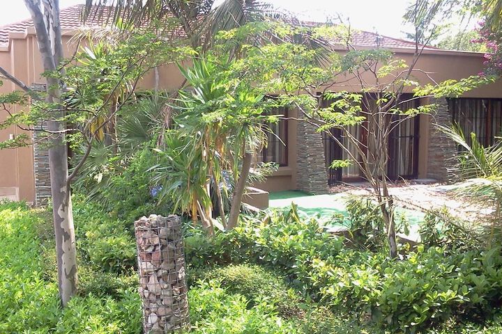 Hotel Exterior 2 of 96