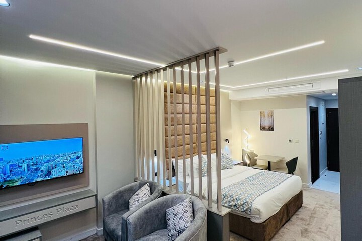 Room 5 of 28