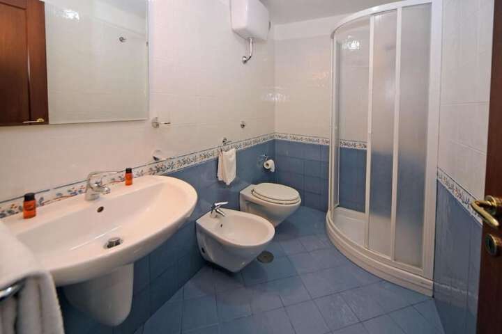 Room 12 of 23