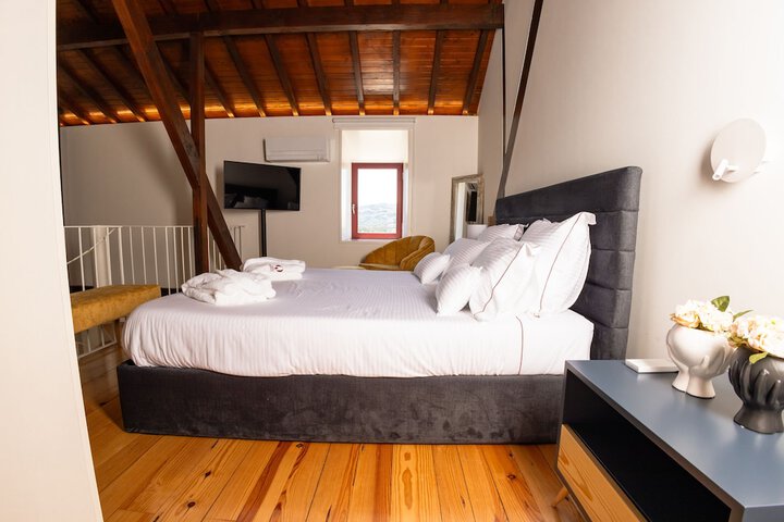 Room 2 of 76