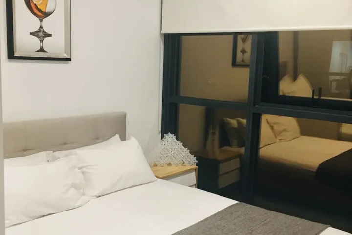 Room 5 of 16